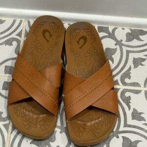 OluKai Tan Criss-Cross Slide Sandals